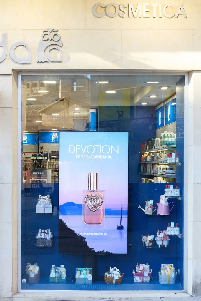 Perfumerías Avenida - PANTALLAS%209