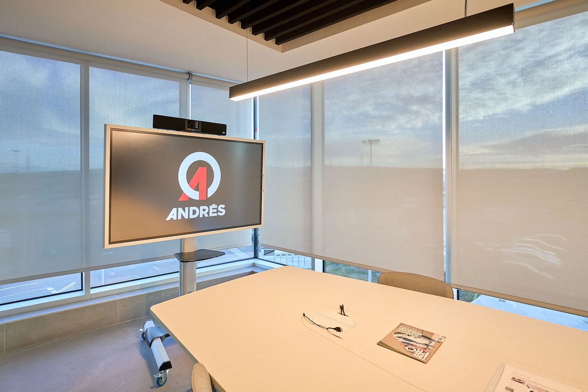Pantalla digital interactiva para sala de reuniones